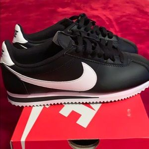 Size 7.5 women Nike Cortez classic leather